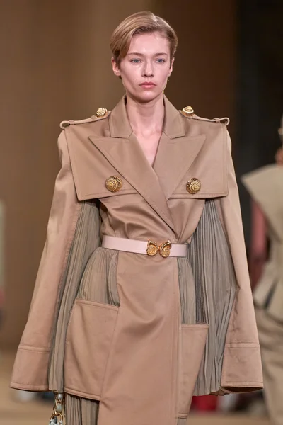 Look 25